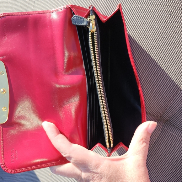 Prada Red Leather Wallet With Ribbon Motif COA Included. - Picture 9 of 13